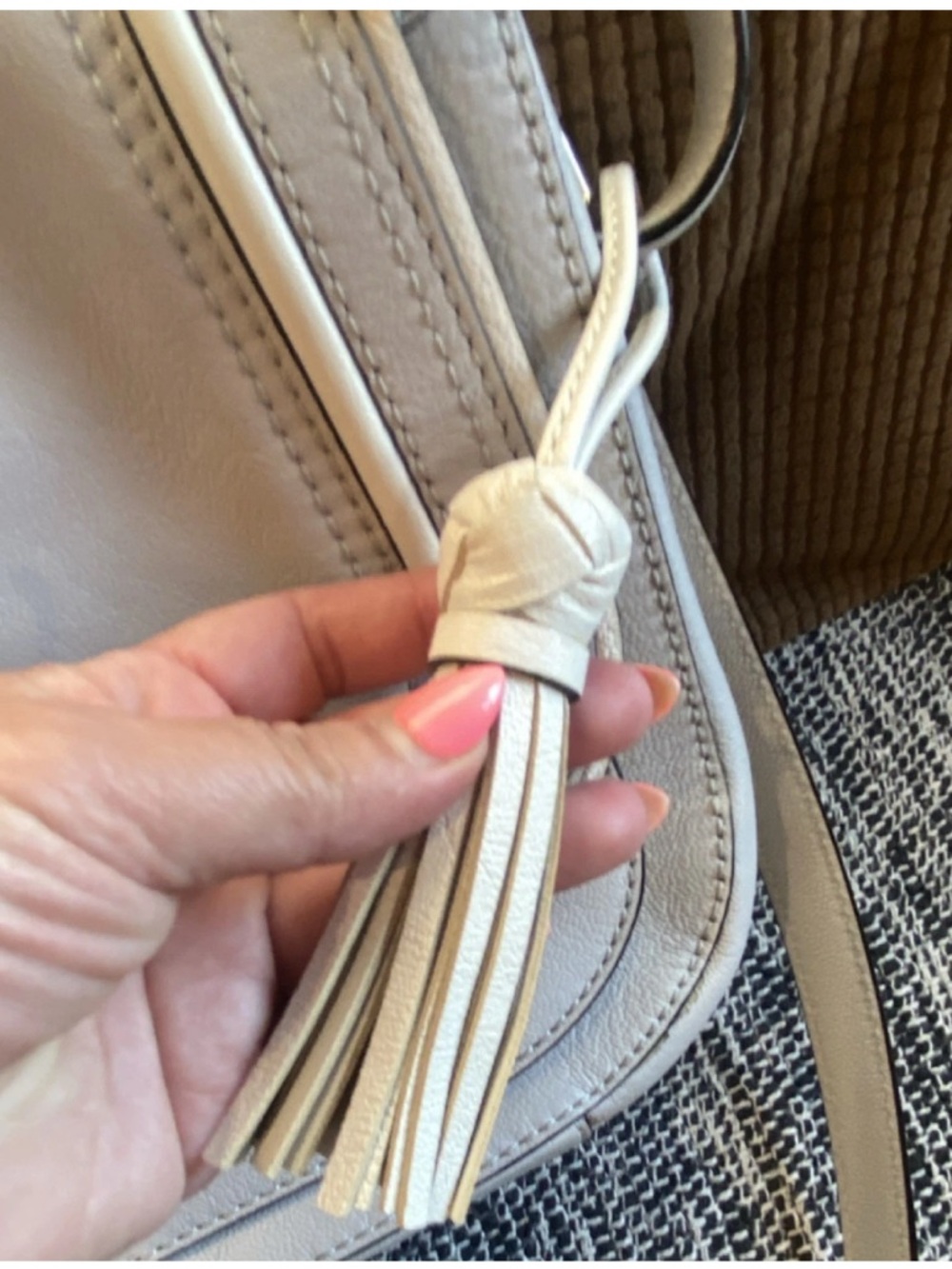 Kate Spade New York Light Gray Shoulder Bag with Tassel and Adjustable Strap - Picture 6 of 15